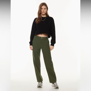 Aritzia TNA Greenwich Cargo Pant in Dark Green